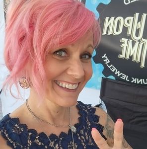 Meet your Posher, Lori